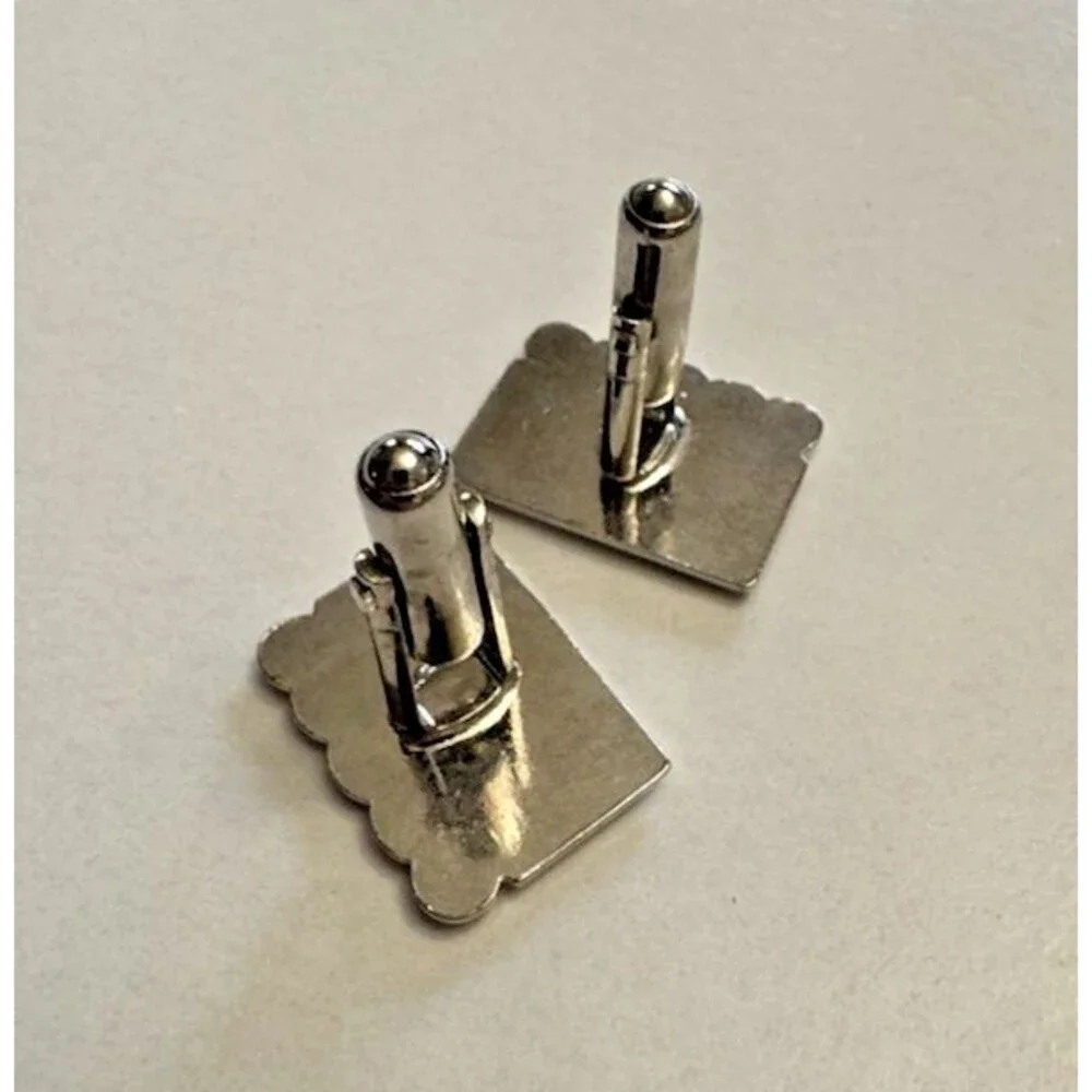Unbranded silver tone